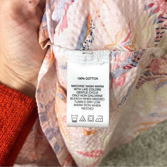 Foxcroft Top Women’s 8 Tamara Pink Strawberry Paradise Roll Tab Seersucker NWT - Picture 6 of 7